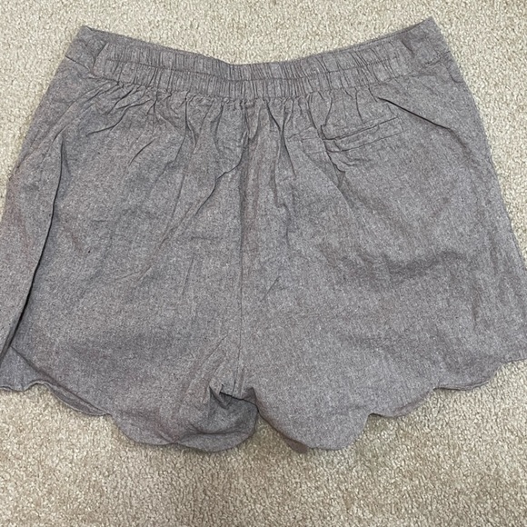 Which list size large shorts. - Picture 4 of 5